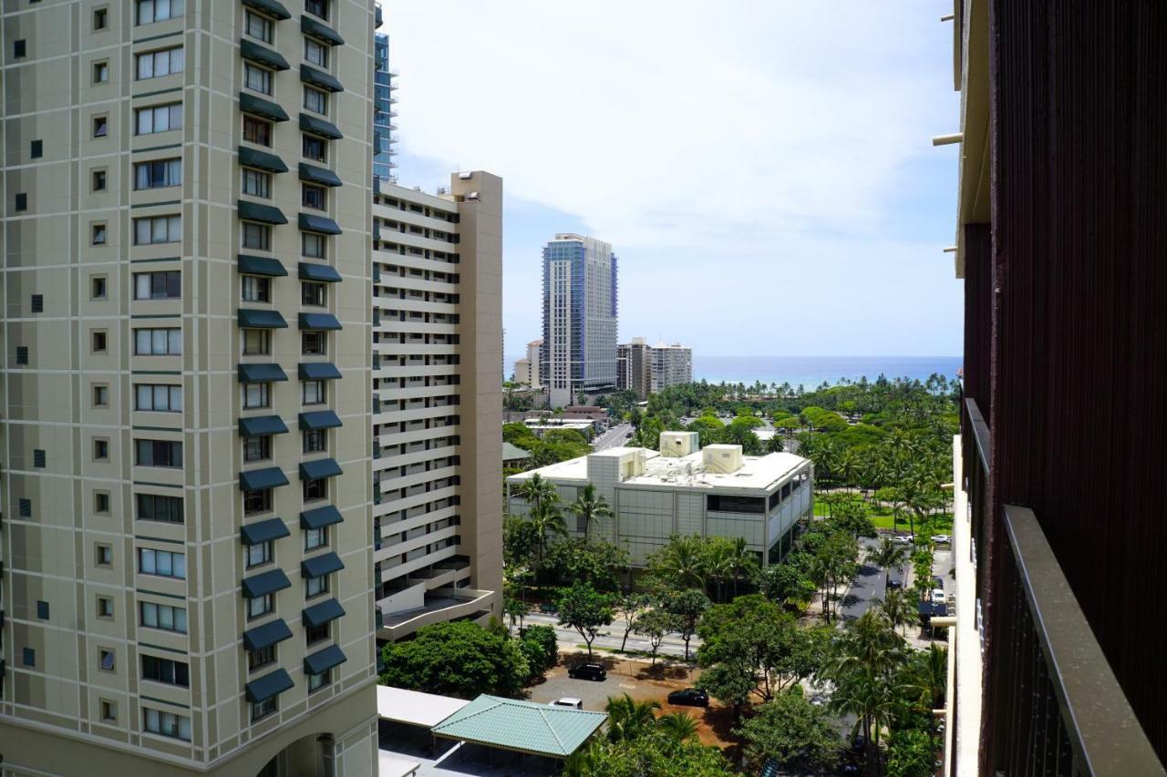 Wyndham Vacation Resorts Royal Garden At Waikiki Honolulu Bagian luar foto